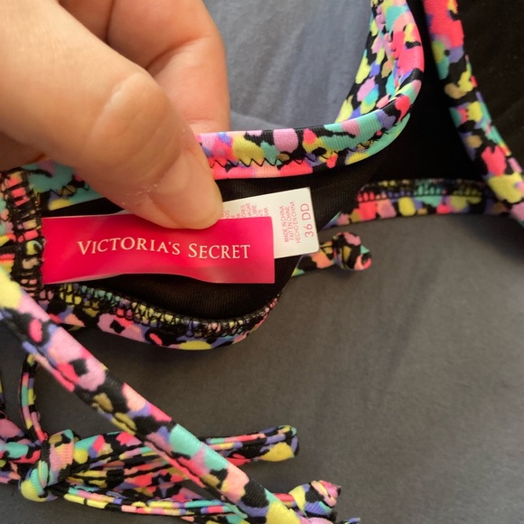 5/$25 NWOT VS bikini top - Picture 3 of 3